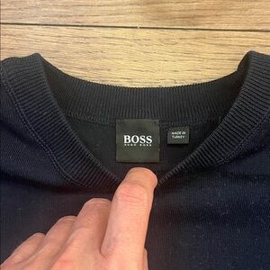 BOSS Men's Dark Black Knit T-Shirt { fits like Small - pit to pit = 19 }
